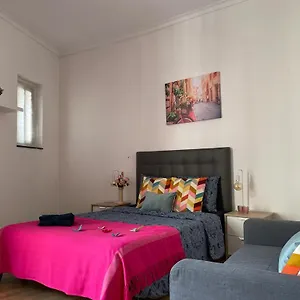 By La Rambla Rooms Barcelone